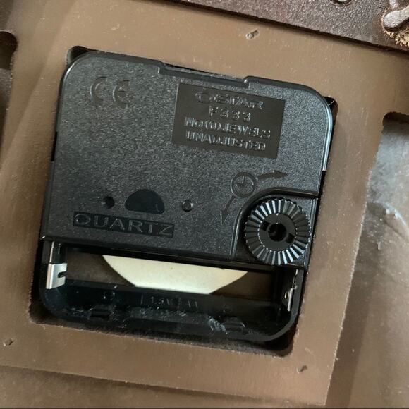 Decorative Antique/Rustic/Vintage Standing table clock works with batteries - Picture 4 of 9